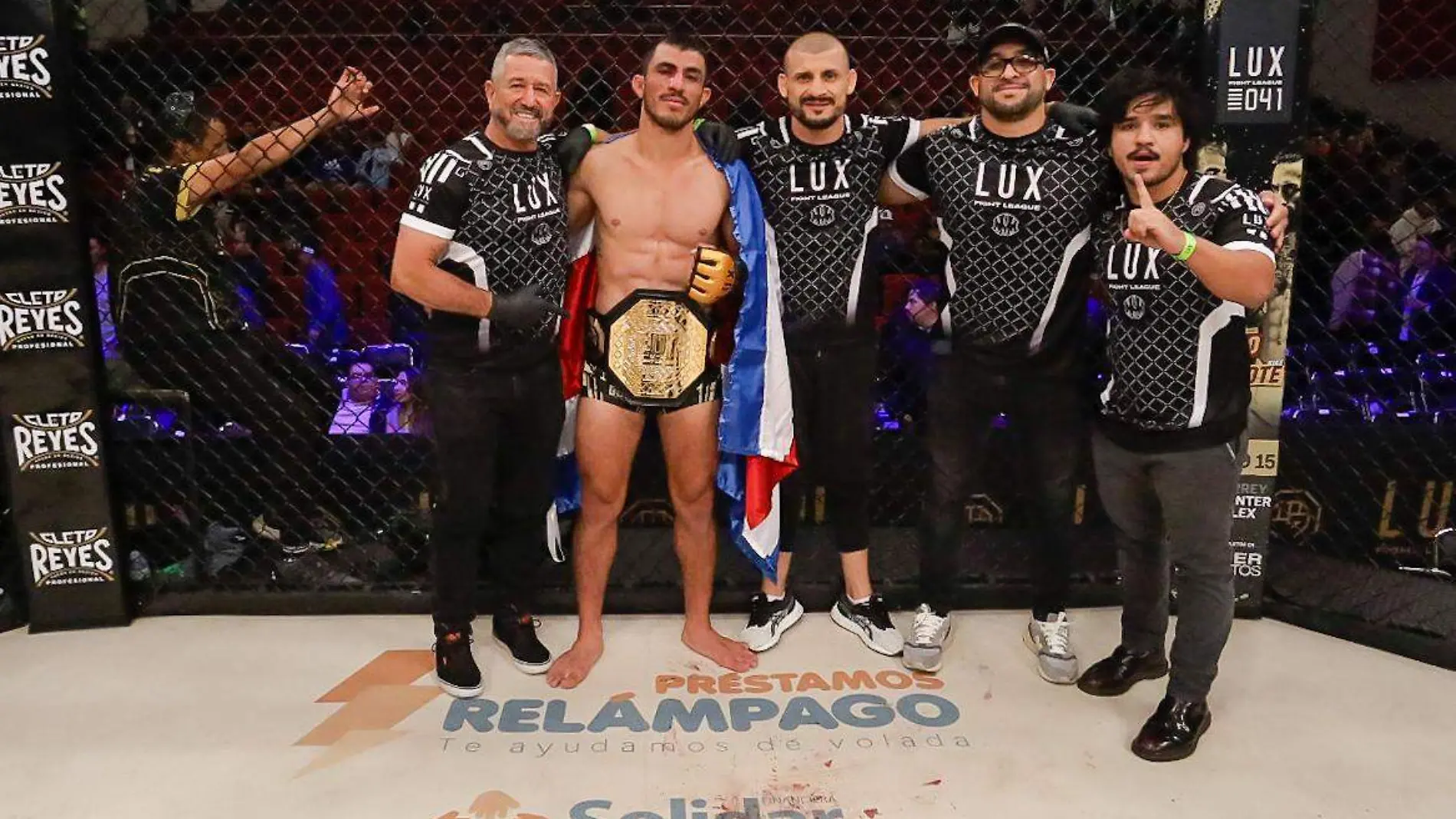 Edgar “El Cebollero” Delgado con el cinto de campeón en la cintura